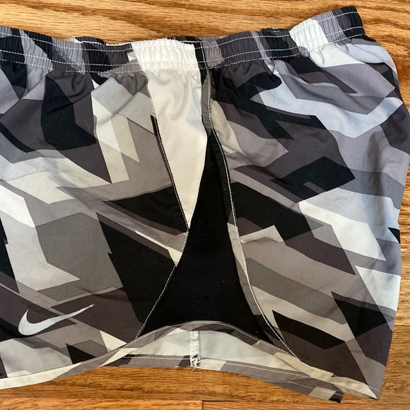 Size small Nike athletic running shorts geometric pattern - Picture 6 of 6